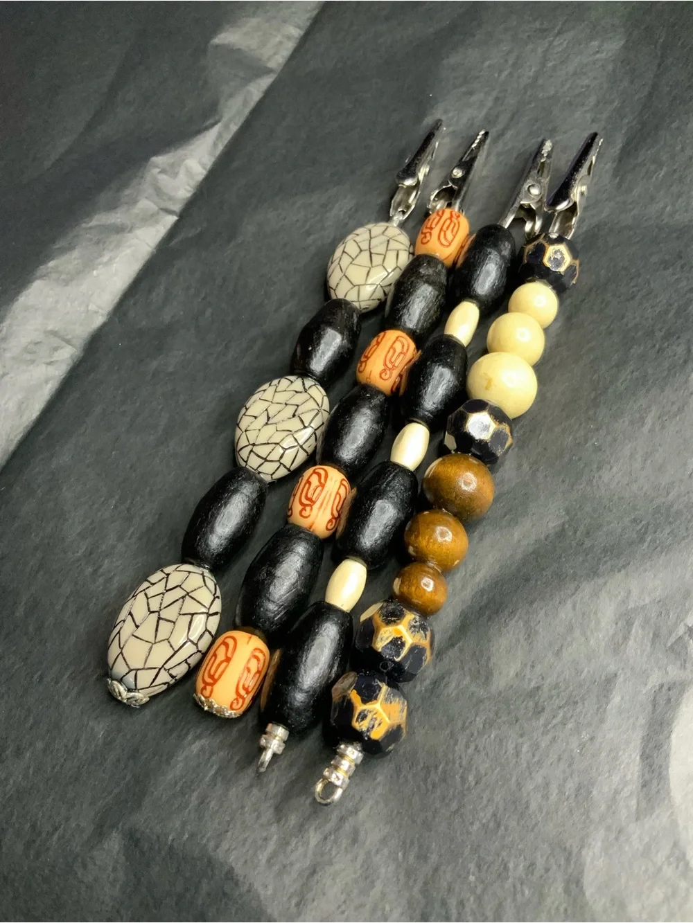 4x Beaded Key & Card Holder Clip in Black, Cream and Brown